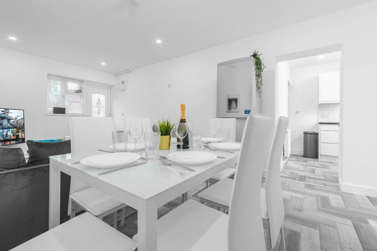 5 Bedroom House - 10 Guests - Multiple Off Street Parking - Garden - Smart Tv - Wifi - Contractors - Families - Groups Birmingham Ngoại thất bức ảnh
