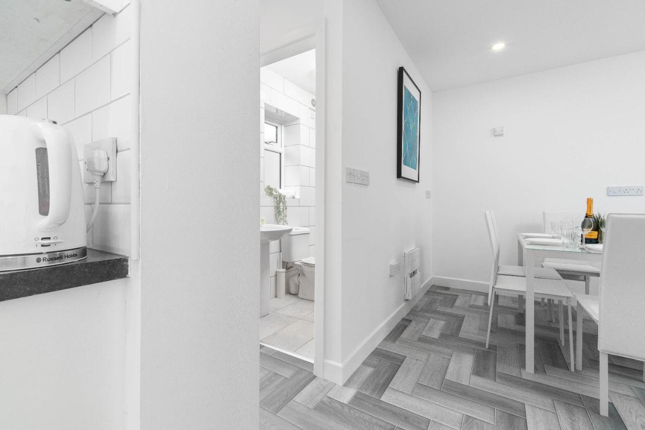 5 Bedroom House - 10 Guests - Multiple Off Street Parking - Garden - Smart Tv - Wifi - Contractors - Families - Groups Birmingham Ngoại thất bức ảnh